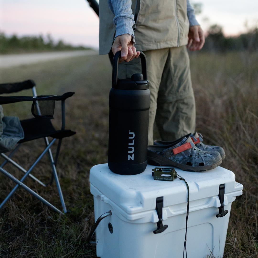 goals-mammoth-101oz-stainless-steel-bottle-u7 GoalsMammothBlackLifestyle.png