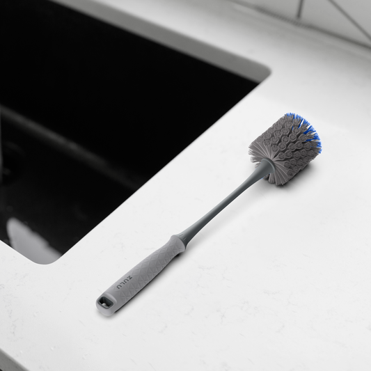bottle-and-straw-cleaning-brush-set-e6 ZuluBottle_StrawBrush_BySink.png