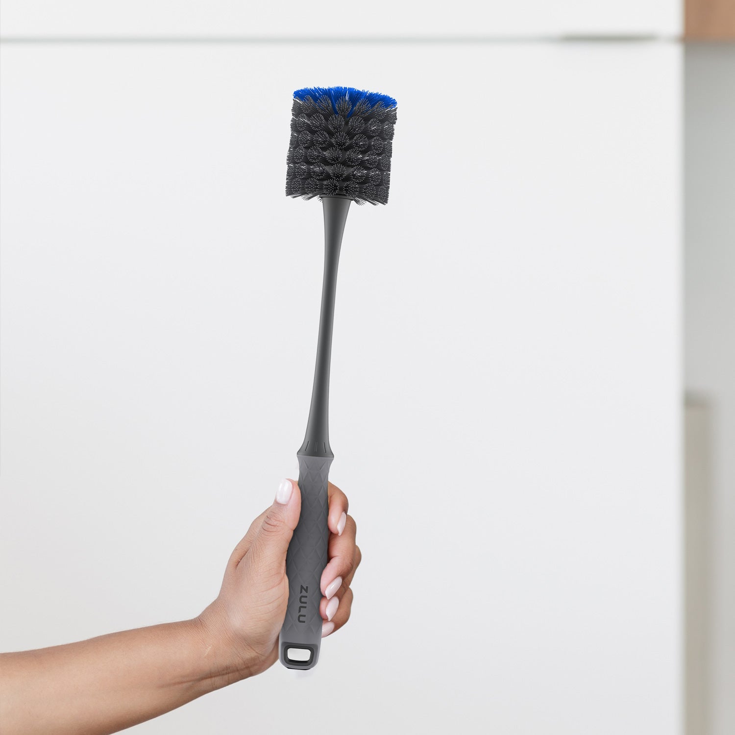bottle-and-straw-cleaning-brush-set-e6 Zulu_Bottle_Brush_Holding.jpg
